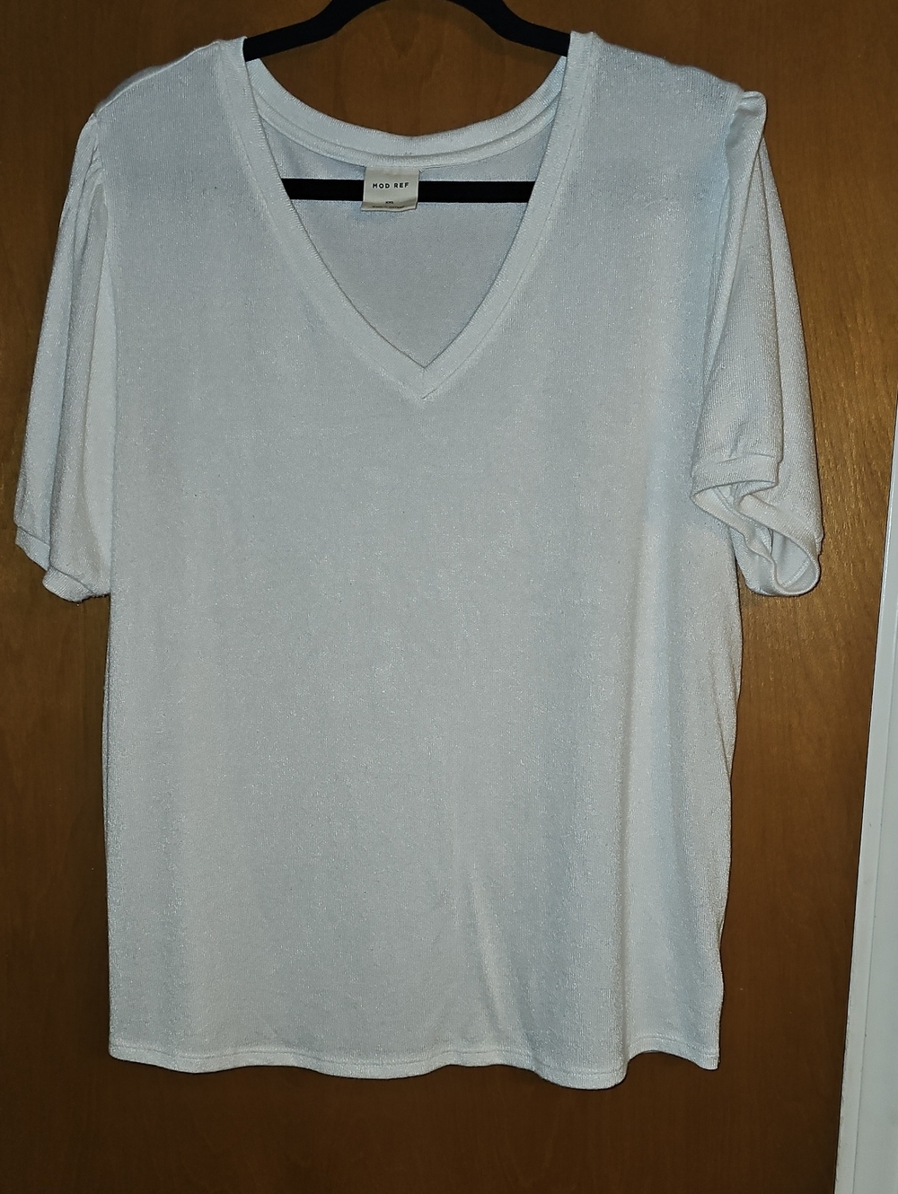 Mod Ref White V-Neck Short Sleeve Top